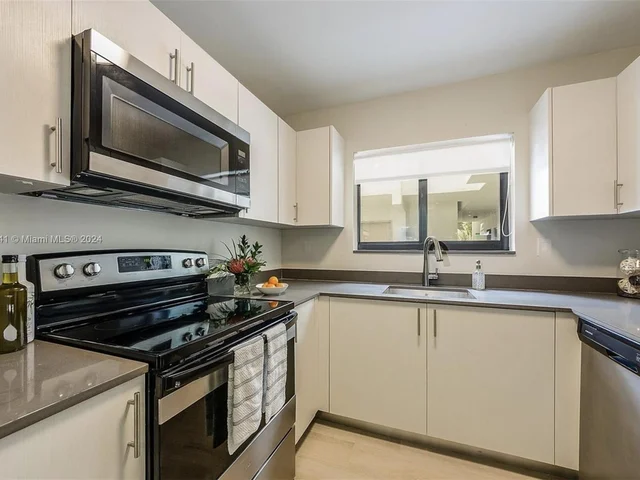 800 S Dixie Hwy 204 Hwy # 301, Coral Gables FL 33146