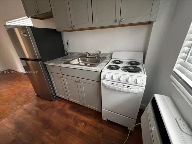 2037 Madison St # 11, Hollywood FL 33020