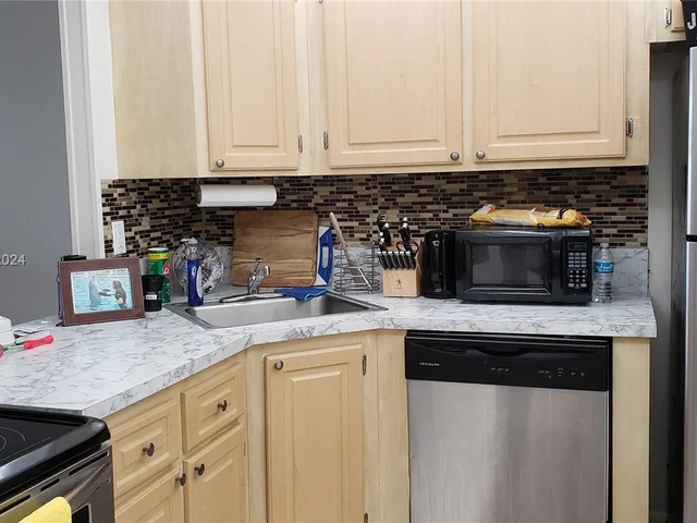 701 Three Islands Blvd # 417, Hallandale Beach FL 33009