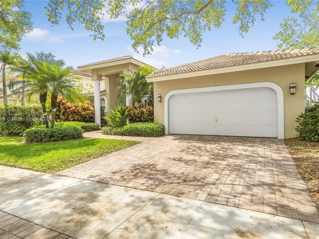2943 Oakbrook Dr, Weston FL 33332