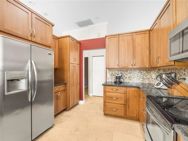 2943 Oakbrook Dr, Weston FL 33332