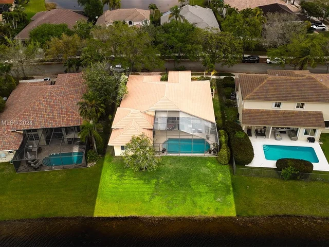 2943 Oakbrook Dr, Weston FL 33332