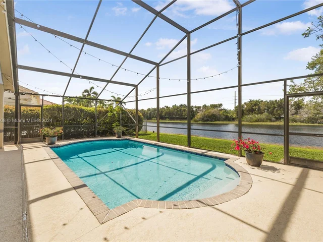 2943 Oakbrook Dr, Weston FL 33332