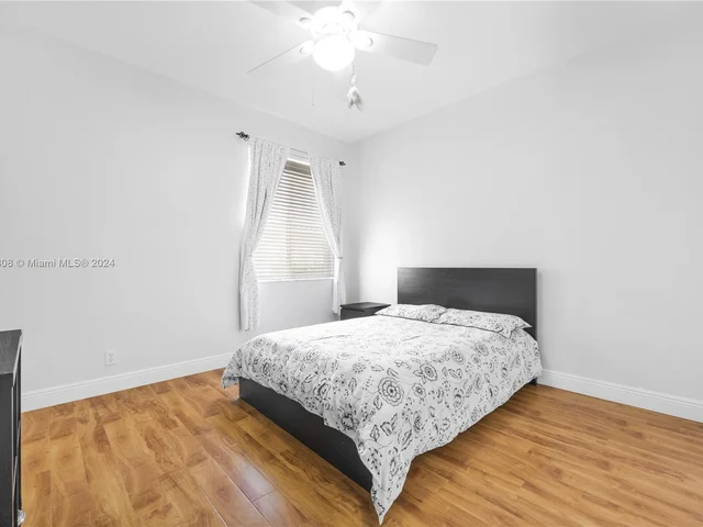 2943 Oakbrook Dr, Weston FL 33332