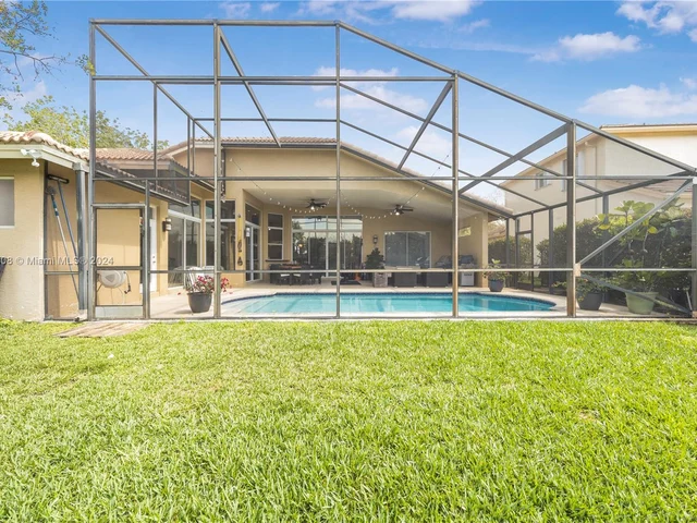 2943 Oakbrook Dr, Weston FL 33332