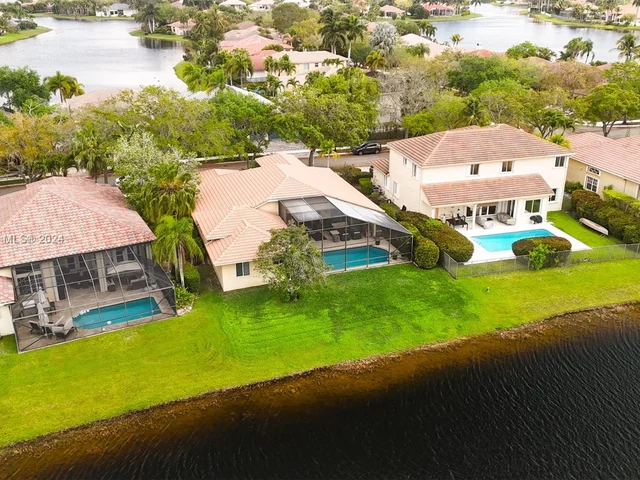 2943 Oakbrook Dr, Weston FL 33332