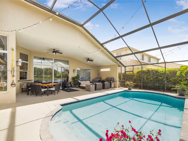 2943 Oakbrook Dr, Weston FL 33332