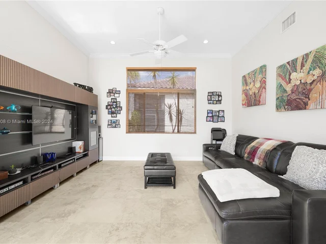 2943 Oakbrook Dr, Weston FL 33332