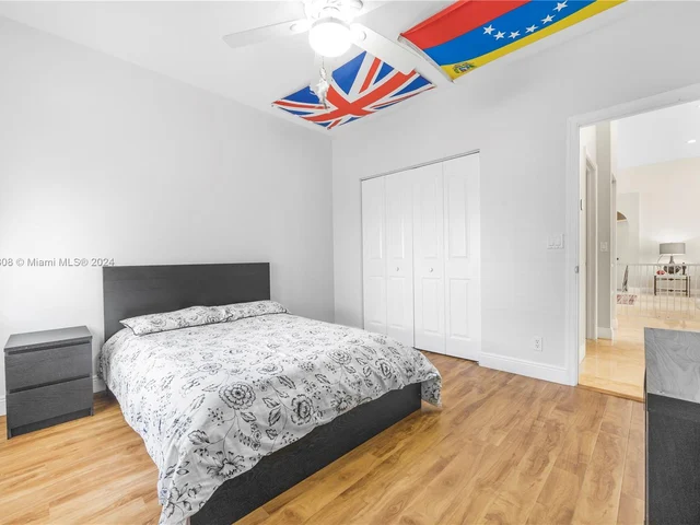 2943 Oakbrook Dr, Weston FL 33332