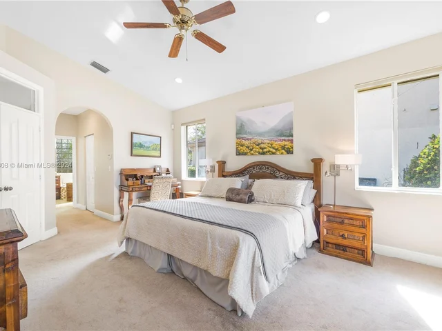 2943 Oakbrook Dr, Weston FL 33332