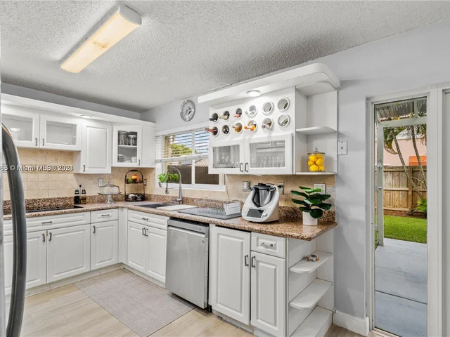 7251 SW 158th Pl, Miami FL 33193