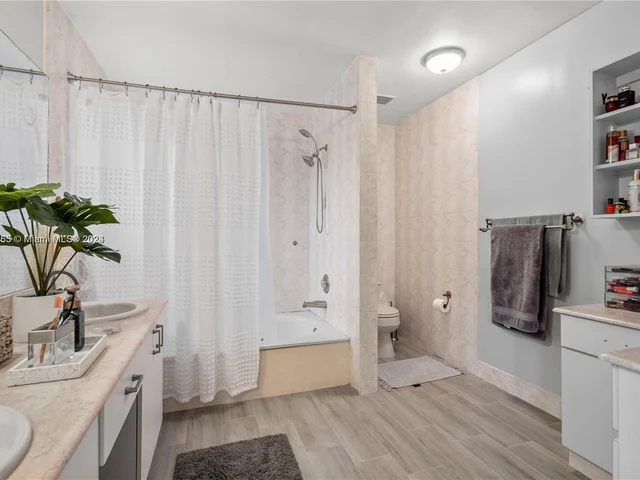 7251 SW 158th Pl, Miami FL 33193