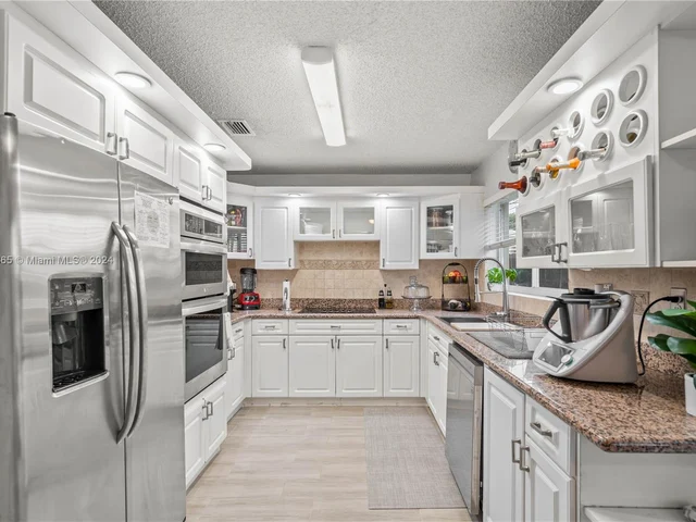 7251 SW 158th Pl, Miami FL 33193