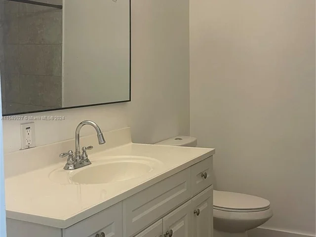 21361 NW 39th Ave, Miami Gardens FL 33055