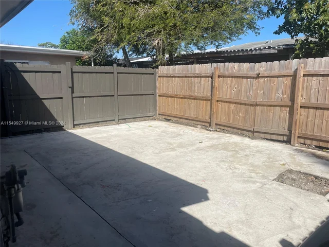 21361 NW 39th Ave, Miami Gardens FL 33055