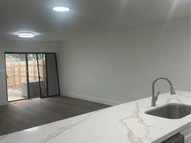 21361 NW 39th Ave, Miami Gardens FL 33055