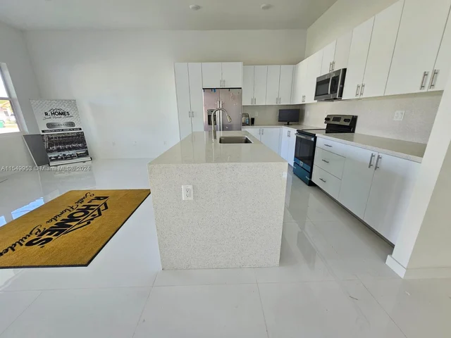 22590 SW 125 AVE, Miami FL 33170