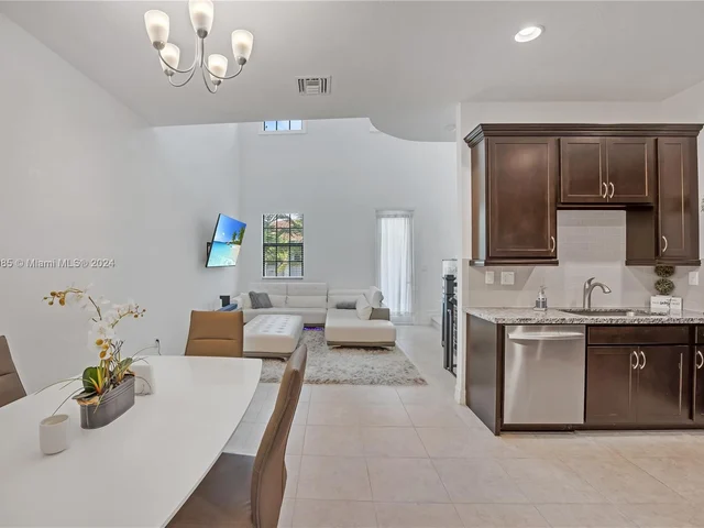 11548 SW 14th St, Pembroke Pines FL 33025