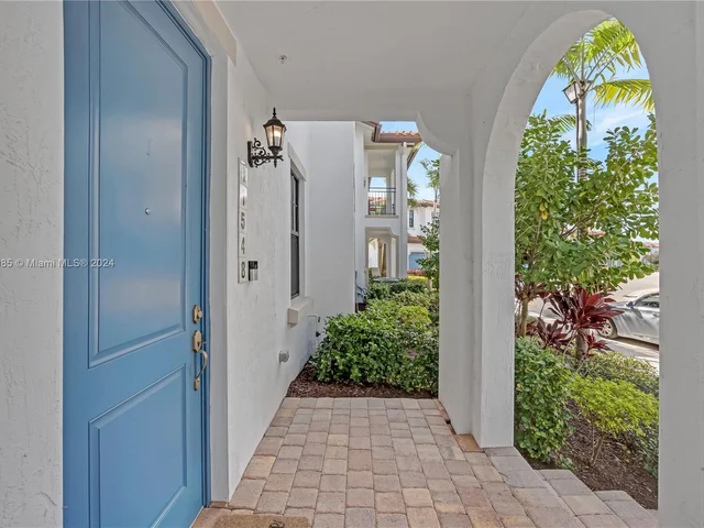 11548 SW 14th St, Pembroke Pines FL 33025