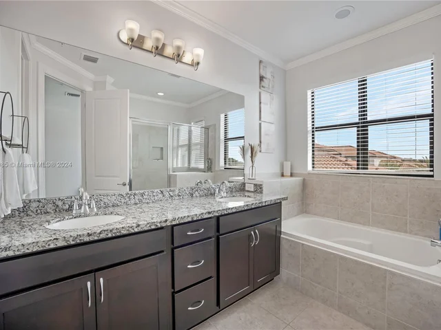 11548 SW 14th St, Pembroke Pines FL 33025