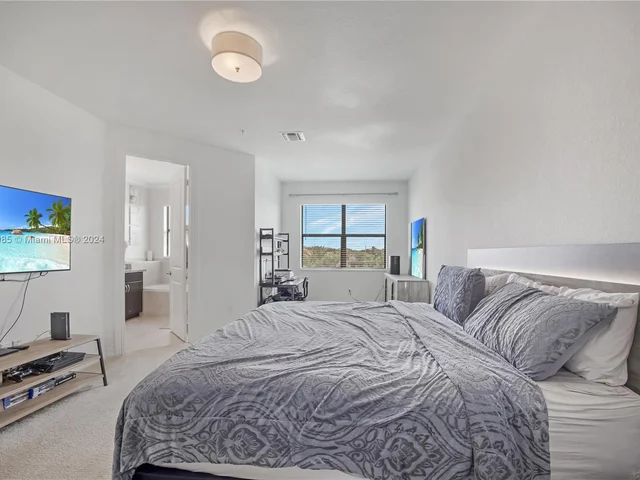 11548 SW 14th St, Pembroke Pines FL 33025