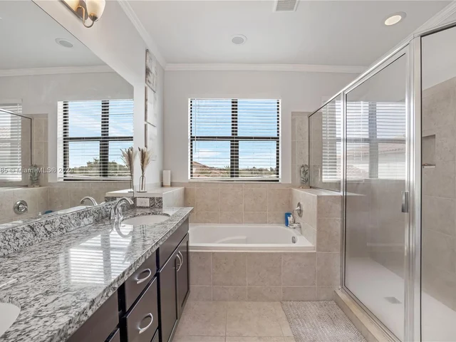 11548 SW 14th St, Pembroke Pines FL 33025