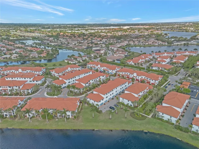 11548 SW 14th St, Pembroke Pines FL 33025