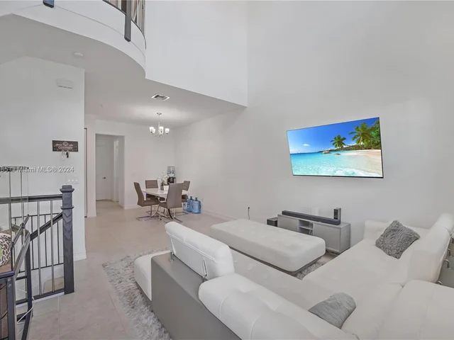 11548 SW 14th St, Pembroke Pines FL 33025