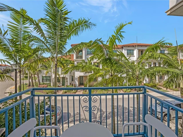 11548 SW 14th St, Pembroke Pines FL 33025