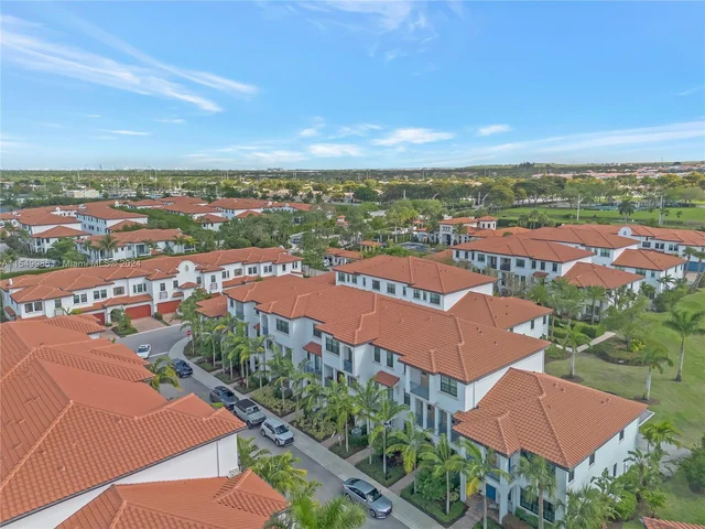 11548 SW 14th St, Pembroke Pines FL 33025