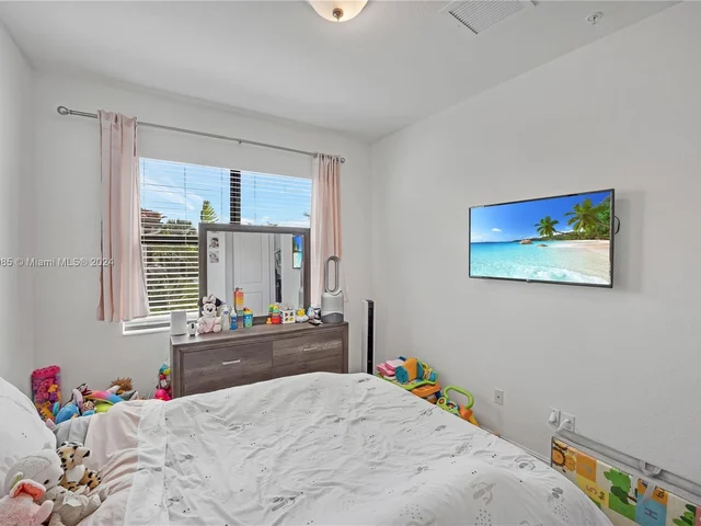 11548 SW 14th St, Pembroke Pines FL 33025