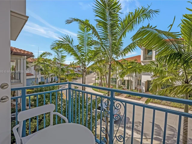 11548 SW 14th St, Pembroke Pines FL 33025