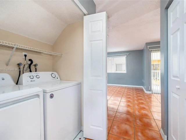 6235 Kendale Lakes Cir # 245, Miami FL 33183