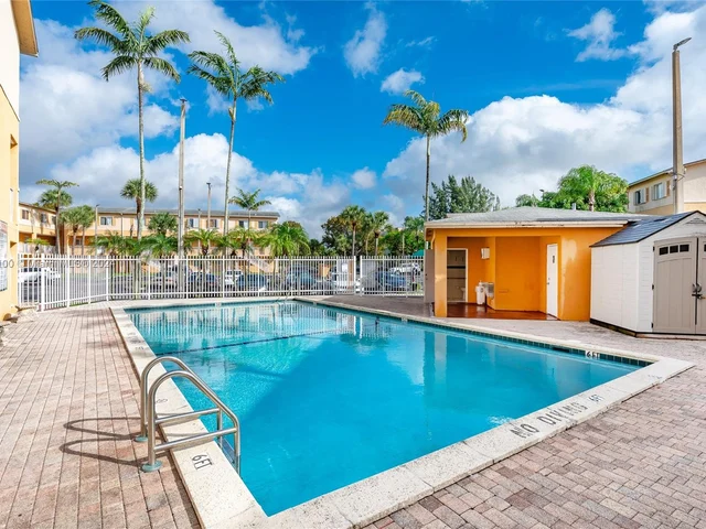 6235 Kendale Lakes Cir # 245, Miami FL 33183