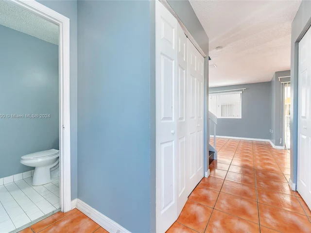 6235 Kendale Lakes Cir # 245, Miami FL 33183