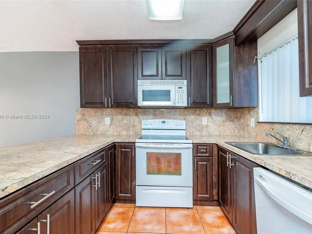 6235 Kendale Lakes Cir # 245, Miami FL 33183