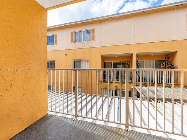 6235 Kendale Lakes Cir # 245, Miami FL 33183