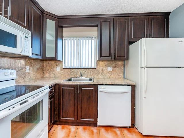 6235 Kendale Lakes Cir # 245, Miami FL 33183