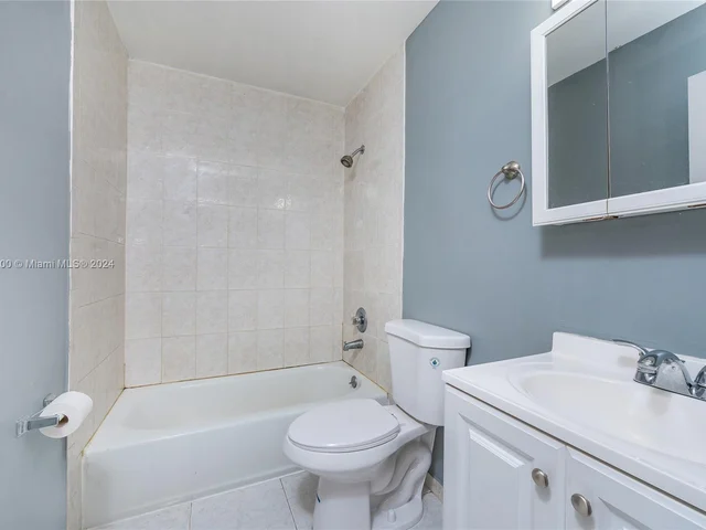 6235 Kendale Lakes Cir # 245, Miami FL 33183