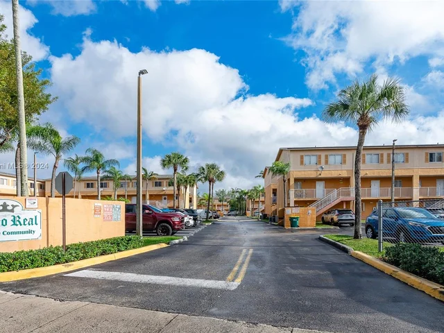 6235 Kendale Lakes Cir # 245, Miami FL 33183