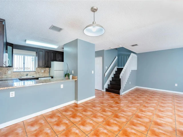 6235 Kendale Lakes Cir # 245, Miami FL 33183