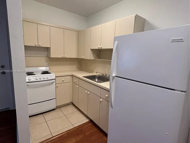 4 Nahkoda Dr # 4, Miami Springs FL 33166