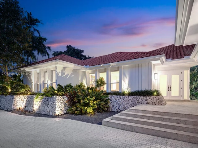 7155 E Lago Dr, Coral Gables FL 33143