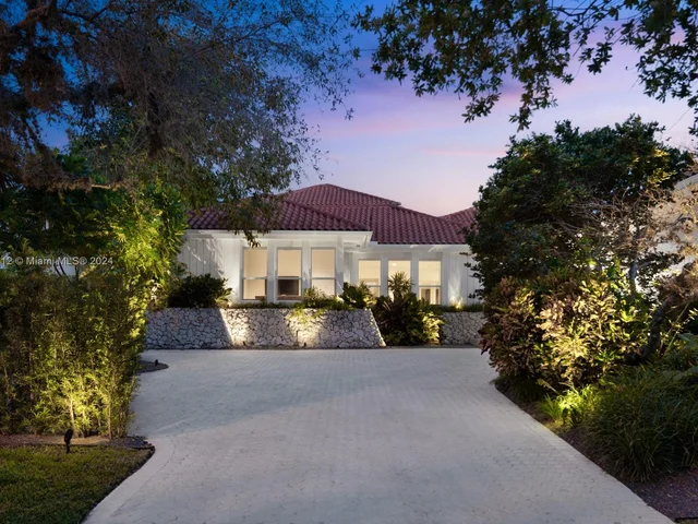 7155 E Lago Dr, Coral Gables FL 33143