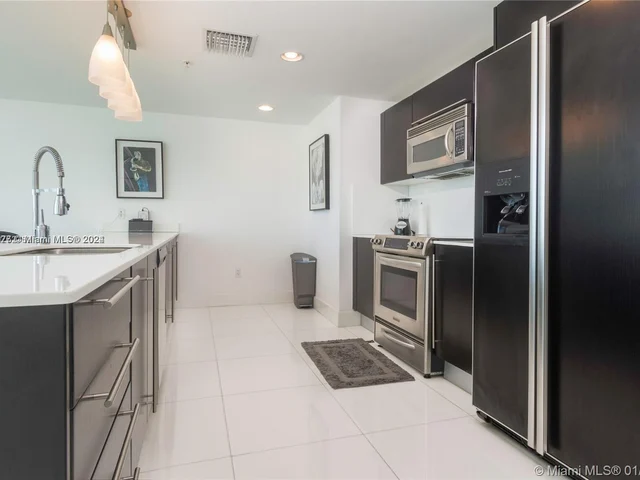 665 NE 25th St # 801, Miami FL 33137