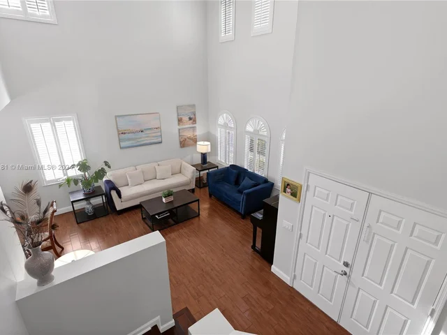 580 Carrington Dr, Weston FL 33326