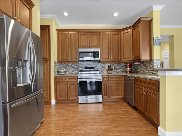 580 Carrington Dr, Weston FL 33326