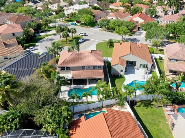 580 Carrington Dr, Weston FL 33326