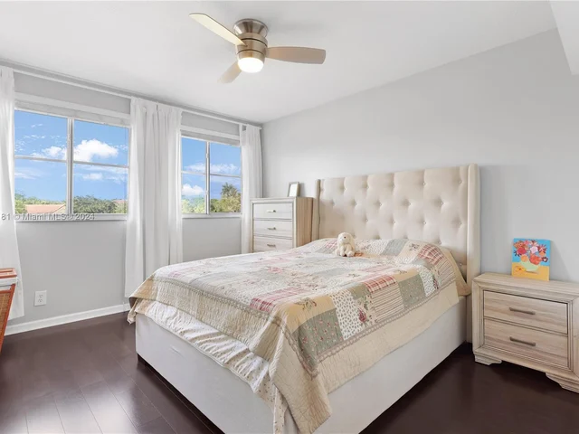 580 Carrington Dr, Weston FL 33326