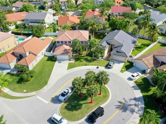 580 Carrington Dr, Weston FL 33326